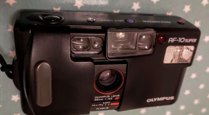 Just Like a mju ? – The Olympus AF-10 Super Review