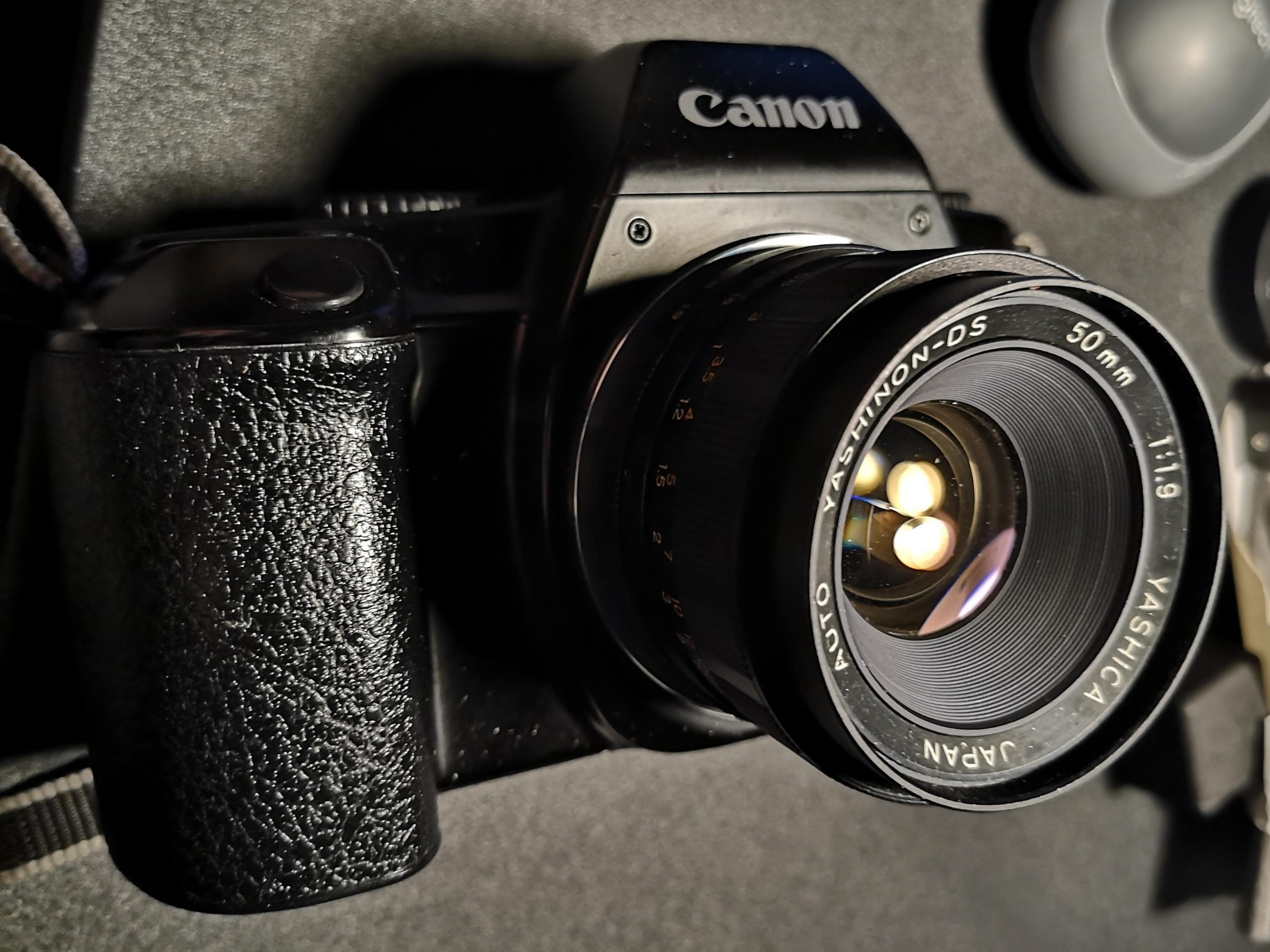 Canon EOS E-M