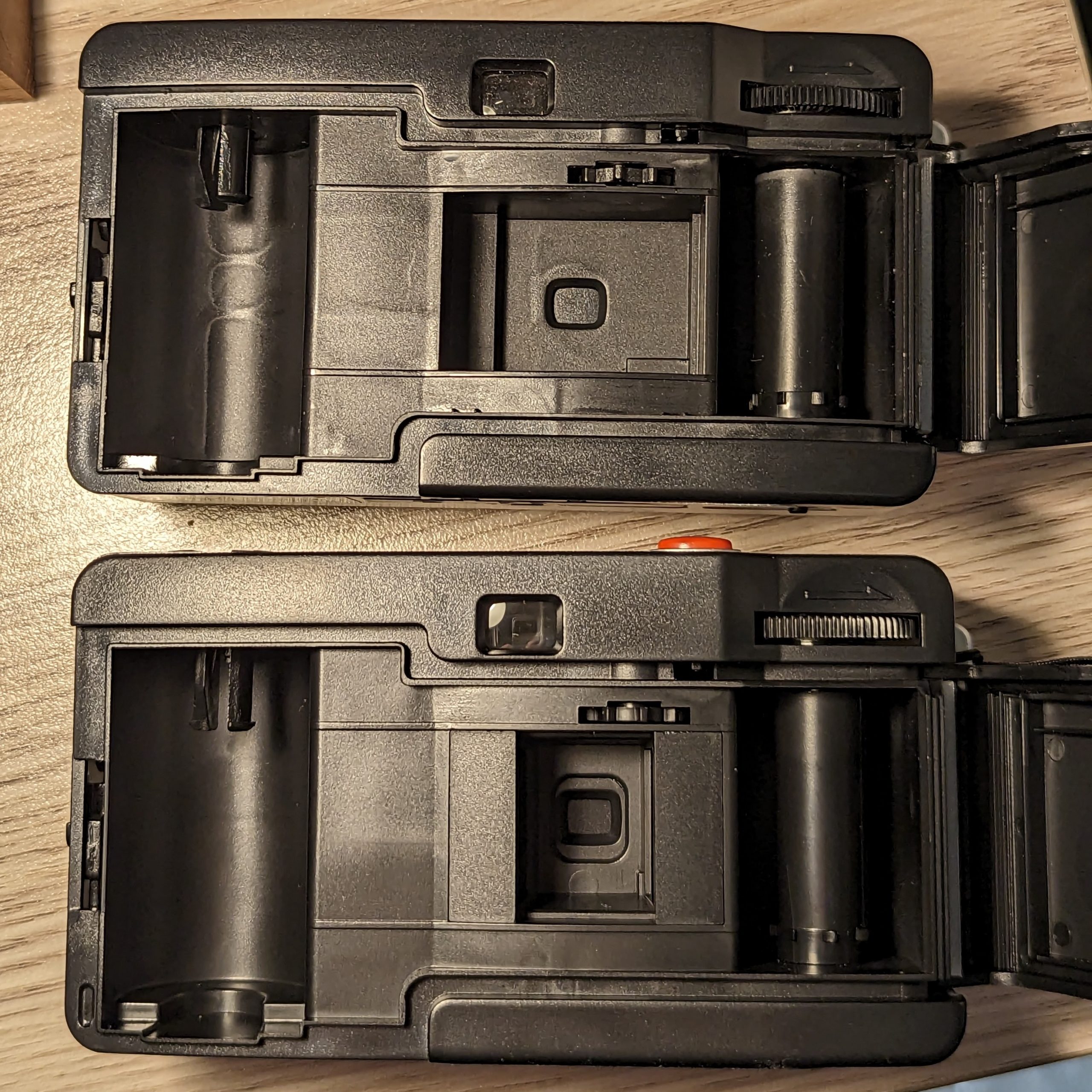 Inside the Agfaphoto full (top) and half frame (bottom)
