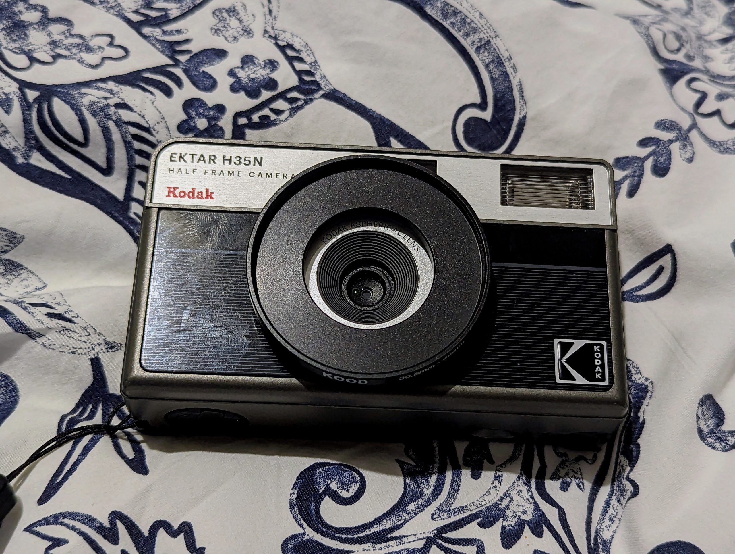 Kood 30.5mm to 49mm stepping ring on the Kodak Ektar H35N